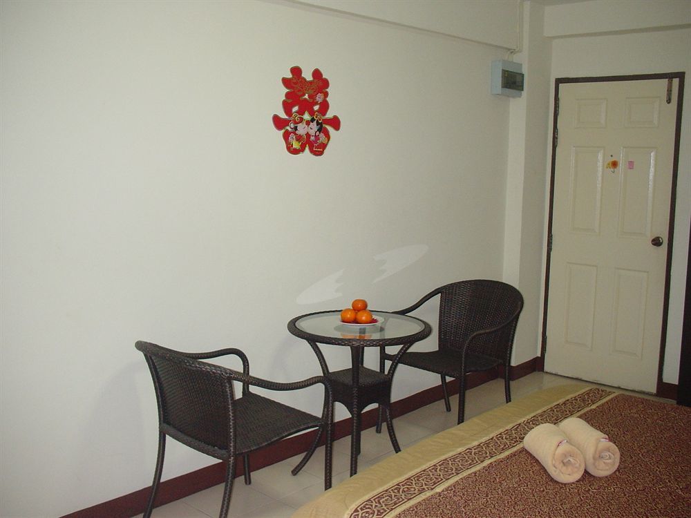 The European Place Банкок Екстериор снимка